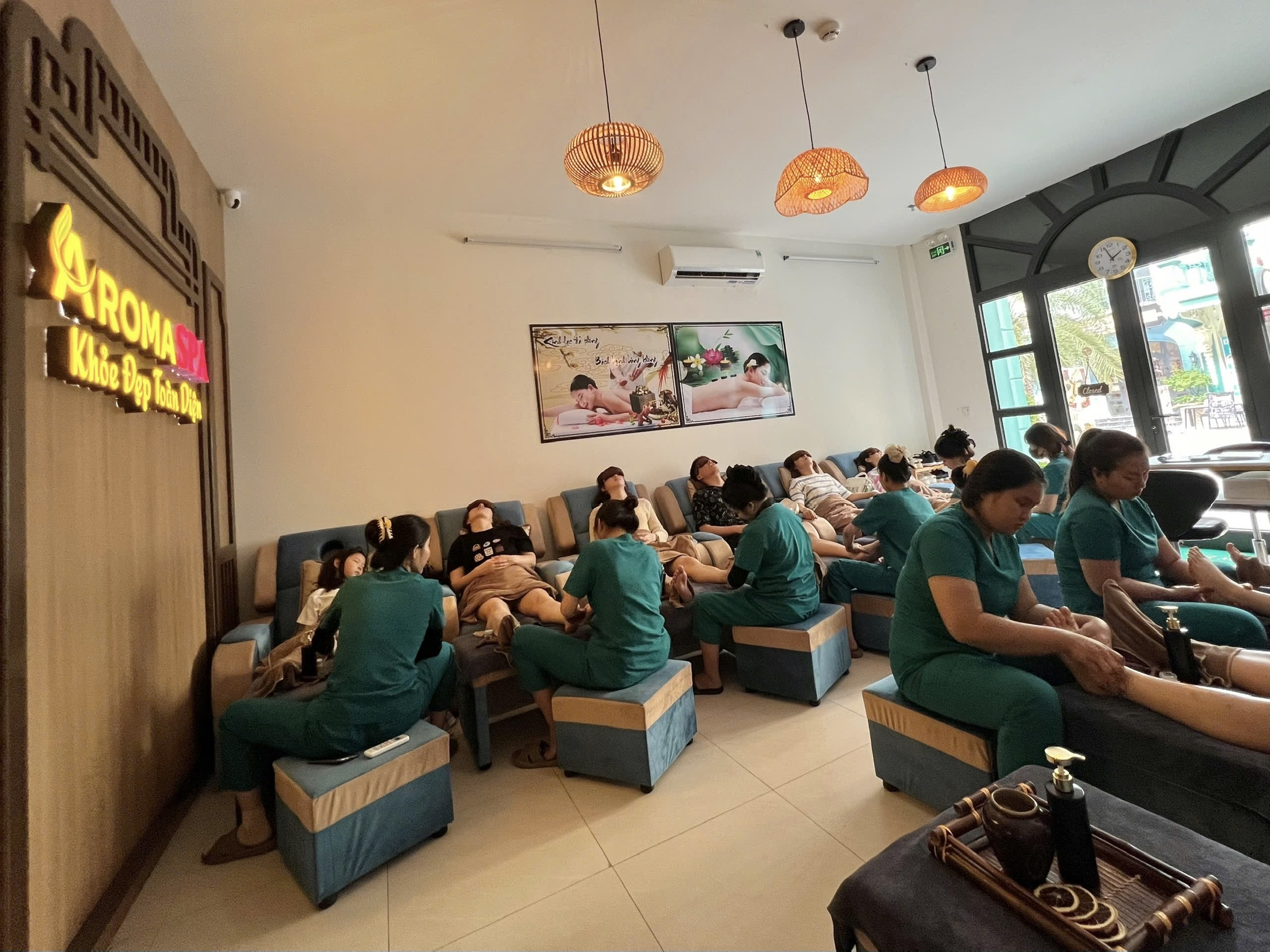 Aroma Massage and Nails treatment room